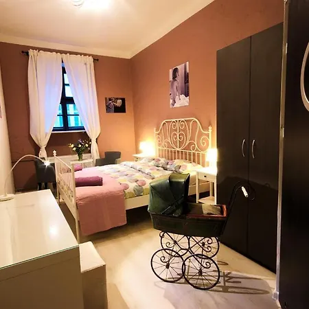 Rosemary's Private Ensuite In Old Town Poznań