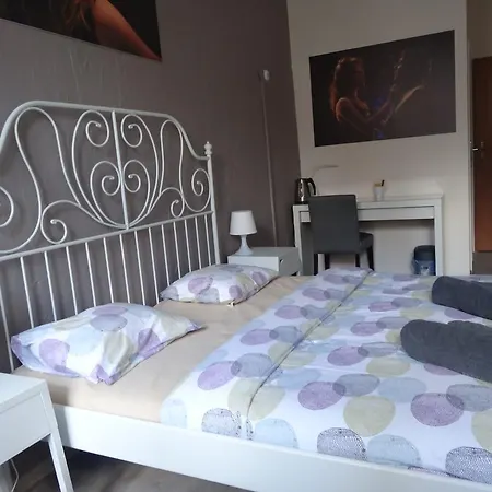 Rosemary's Private Ensuite In Old Town Poznań