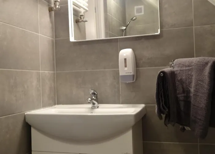 Хостел Rosemary's Private Ensuite In Old Town *