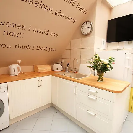 Hostel Rosemary's Private Ensuite In Old Town Poznan